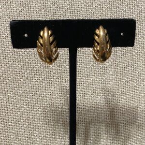 Vintage Gold Leaf screw clip on Earrings